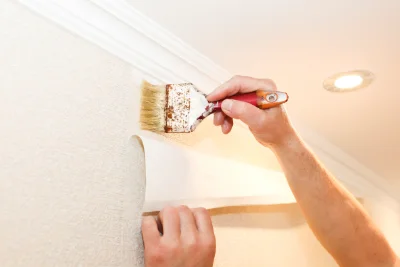 Pose de papier peint à Fleury-la-Forêt — revêtements muraux et toiles de verre
